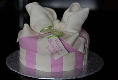 Round Present Box - Cake by Vanilla01