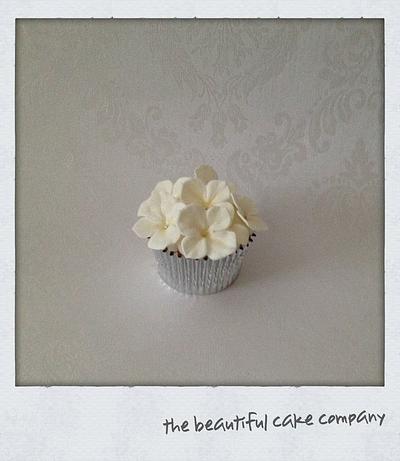 Hydrangea bloom cupcake  - Cake by lucycoogancakes