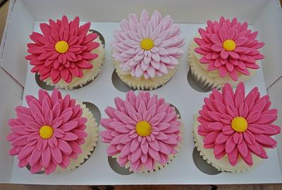 Crythansemum Cupcakes - Cake by Alison Bailey