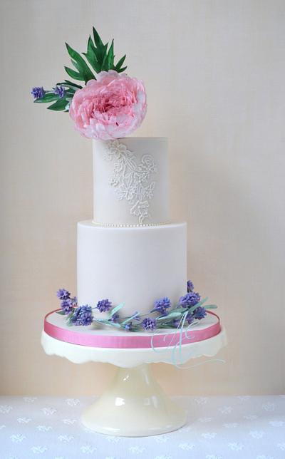 Kirsty - Cake by Amanda Earl Cake Design