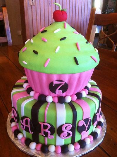 Cupcake Cake - Cake by Kendra