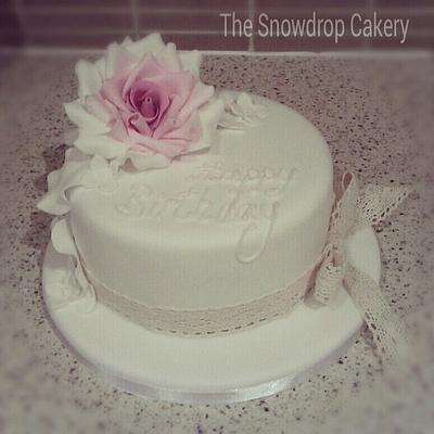 vintage rose - Cake by The Snowdrop Cakery