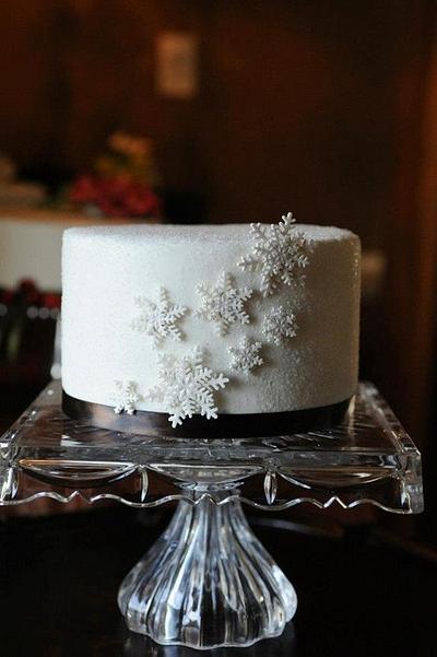 Snowflake Cake - Cake by Elisabeth Palatiello