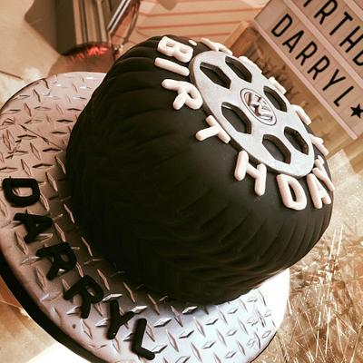 Low profile VW tyre cake - Cake by Nanna Lyn Cakes