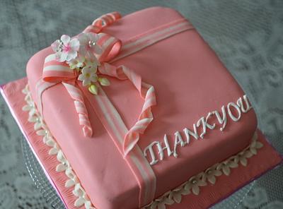 Gift - Cake by Inoka (Sugar Rose Cakes)