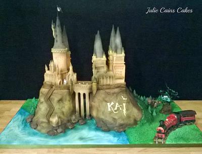 Hogwarts School of Witchcraft and Wizardry - Cake by Julie Cain