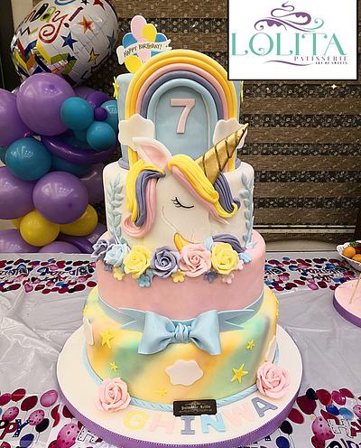 Unicorn topper cake - Cake by Patisserie Lolita 