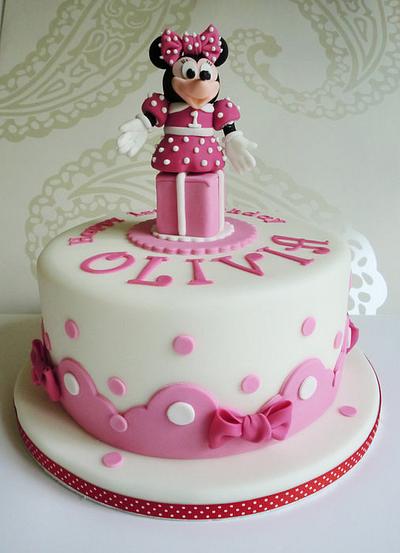 Minnie Mouse cake - Cake by Helen Ward