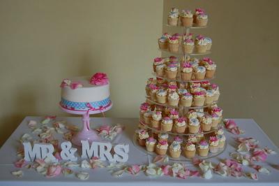 Vintage Wedding Cake & Mini Cupcakes - Cake by LREAN