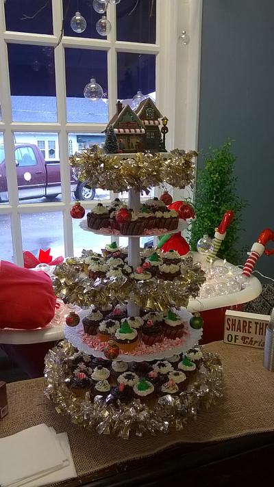 An Uptown Christmas - Cake by Crazy Cupcake Lady Creations