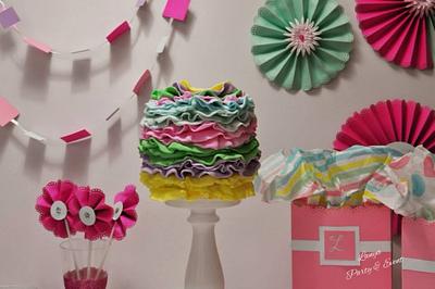 Ruffle go creative.... - Cake by Biekhal