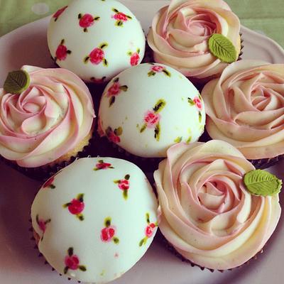 Pretty rose cupcakes - Cake by PureCakeryuk