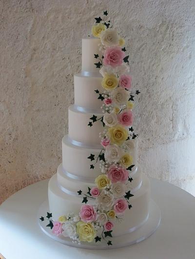 Pastel rose cascade - Cake by Mandy