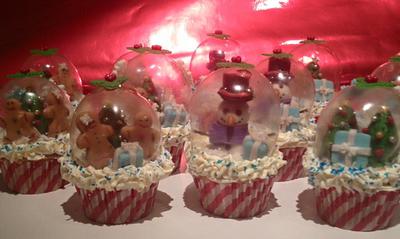 Christmas snowglobe cupcakes.  - Cake by Lilissweets