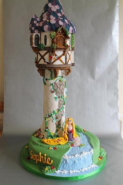 Tangled theme - Cake by The hobby baker 