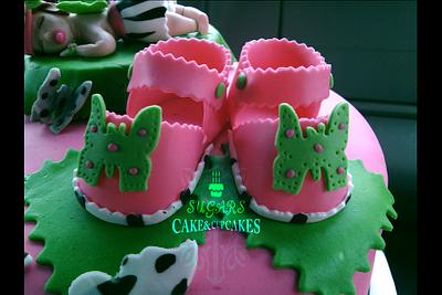 shoes with butterfly - Cake by SUGARScakecupcakes