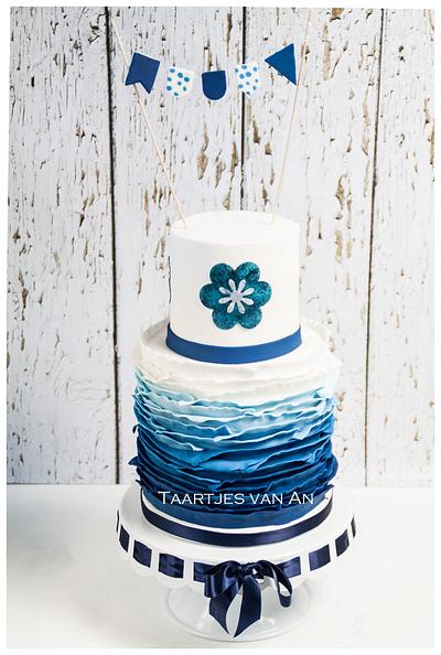 Ruffles in blue - Cake by Taartjes van An (Anneke)