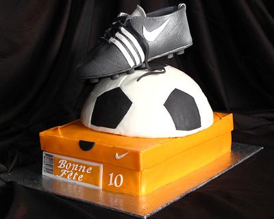 Soccer cake - Cake by Jana Cakes
