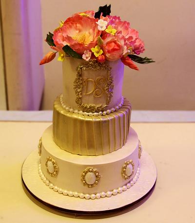 Diva in ivory and gold ! - Cake by Signature Cake By Shweta