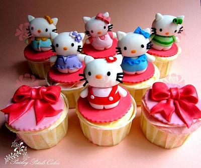 Hello Kitty Cupcakes - Cake by Paisley Petals Cakes