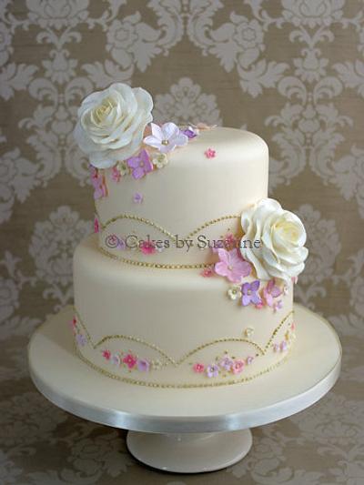 Rose and blossoms - Cake by suzanne