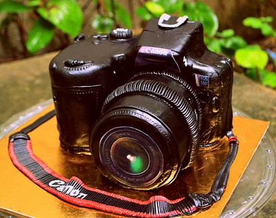 Canon D550 - Cake by BakemanBegins