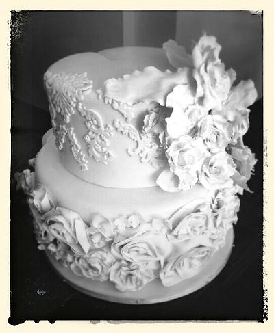sheer white wedding cake  - Cake by Cristiana Ginanni
