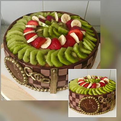 Fondant & fruit  - Cake by Dolce Follia-cake design (Suzy)