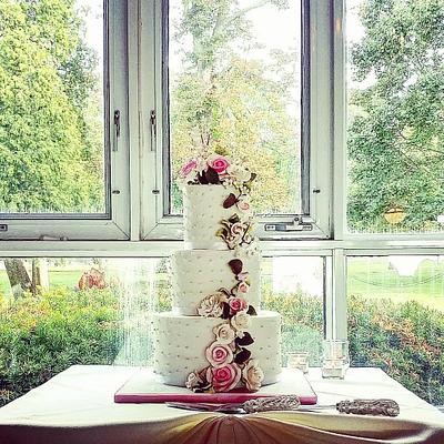 Wedding cake at Niagara on the Lake  - Cake by Danijela Lilchickcupcakes
