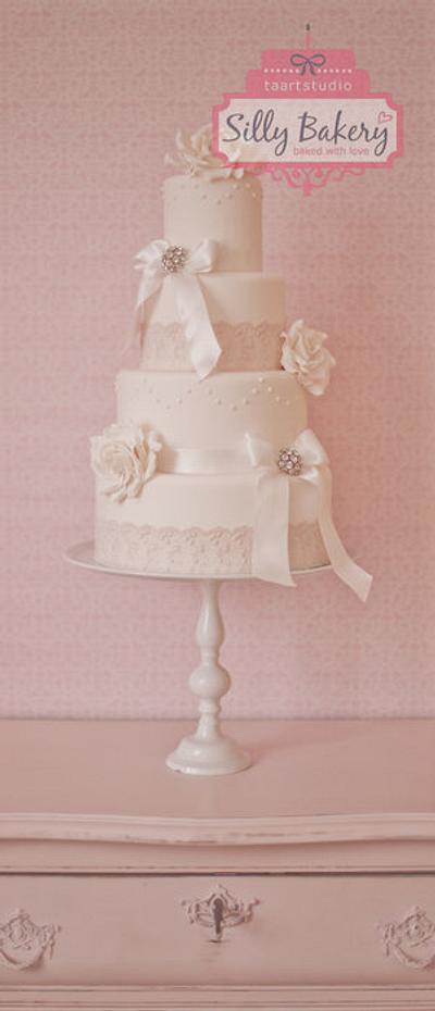Vintage wedding cake - Cake by Silly Bakery