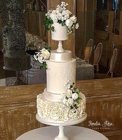 White wedding cake - Cake by Amelia Rose Cake Studio