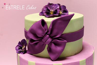 Pansies and stripes - Cake by Estrele Cakes 