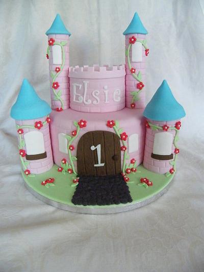 Castle Cake  - Cake by berrynicecakes
