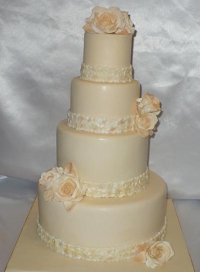 My first wedding cake - Cake by Filomena