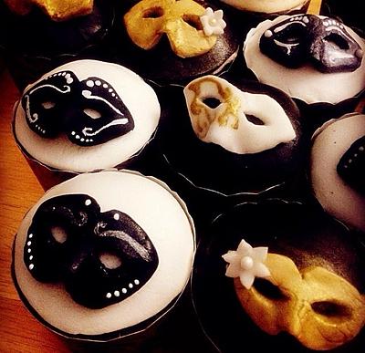 Masquerade cupcakes - Cake by CakesbyKen