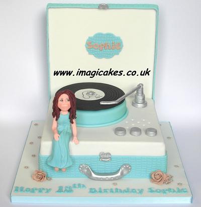 Vintage style record player - Cake by Imagicakes