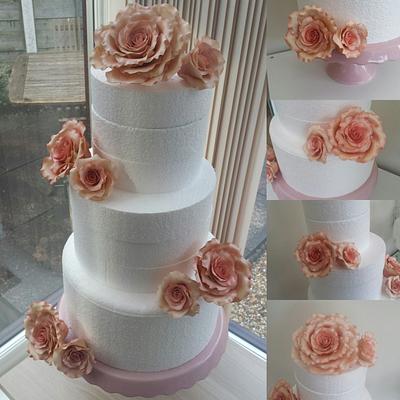 Roses xx - Cake by My Darlin Cakes