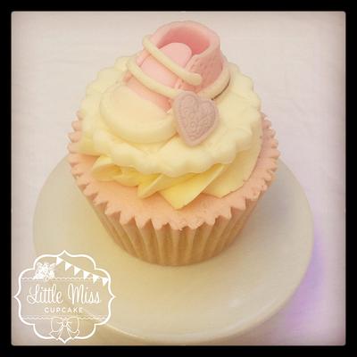 Baby Converse cupcake - Cake by Little Miss Cupcake