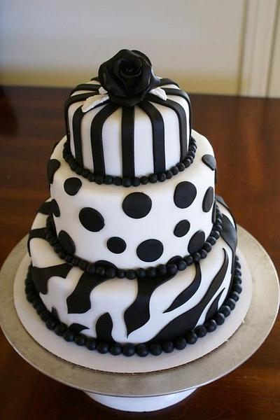 Black and White Multi-tiered Cake - Cake by scolangelo