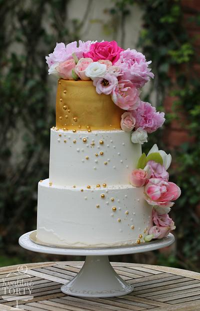 Spring flowers wedding cake :  - Cake by Lucya 