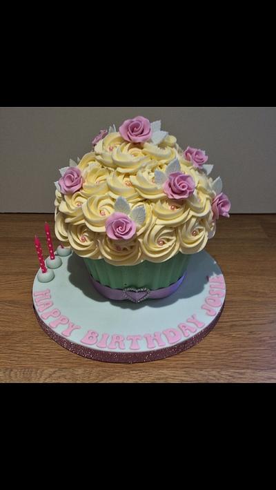 Beautiful Rose Giant Cupcake - Cake by Sajocakes
