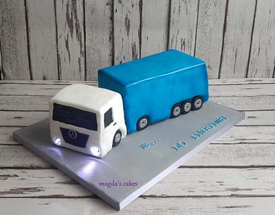 Truck cake. - Cake by Magda's Cakes (Magda Pietkiewicz)