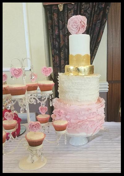 Ruffles wedding cake  - Cake by Dawn Wells
