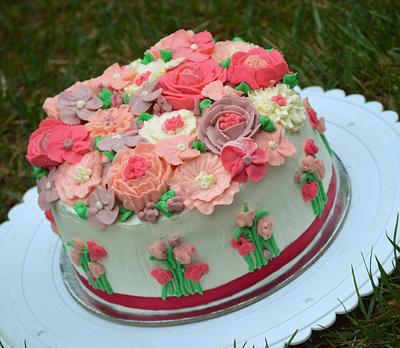 bunch of buttercream flowers  - Cake by Divya iyer