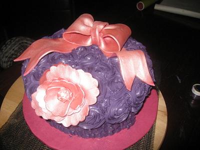 Fondant bow and fantasy flower - Cake by Bespoke Cakes
