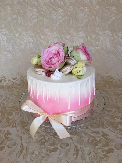 Drip cake with fresh roses  - Cake by Layla A