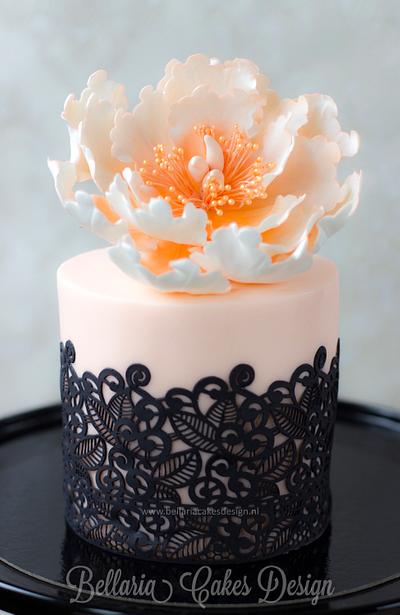 Mini cake with black lace and open peony - Cake by Bellaria Cake Design 