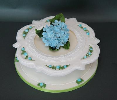 Royal icing collar and hydrangea - Cake by Galagonya