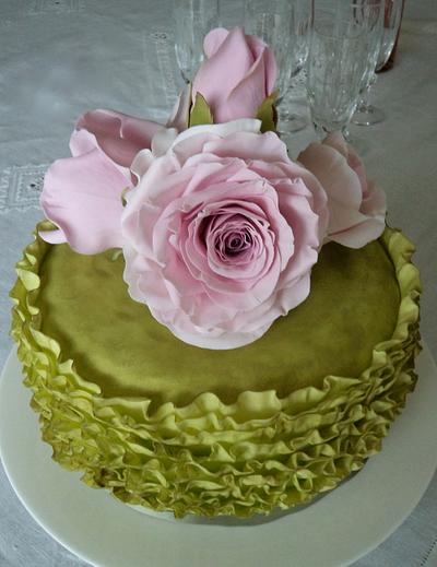 Scent of roses - Cake by Anna Sweet Design