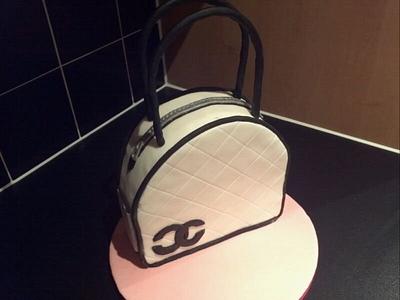 Black and white designer handbag cake - Cake by FancyBakes